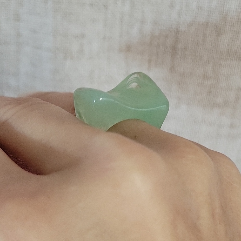 FUNKY GREEN ACRYLIC EARRINGS RINGS 4-PIECE SET - Picture 4 of 8